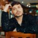 “Pista de Dança” é o novo single do cantor e compositor Vini