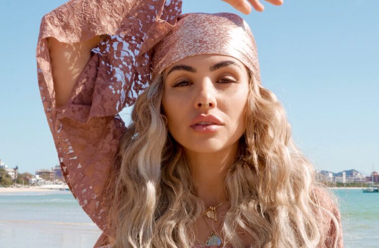 Kia Sajo divulga sua nova música de trabalho  “Sal na Pele”