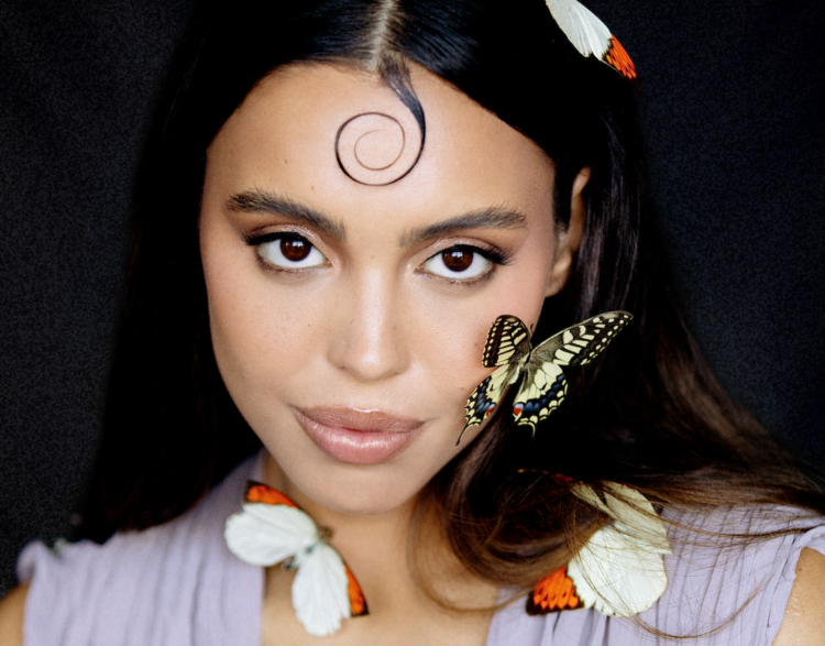 Dora Sanches lança o novo single autoral “Mentiras”