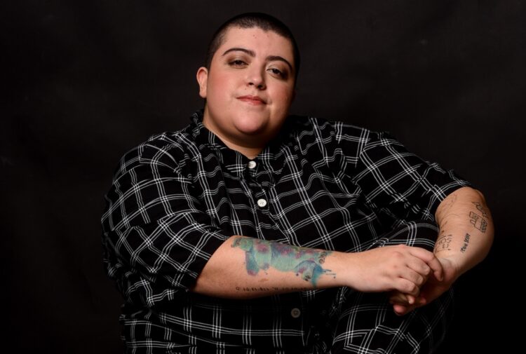 Ana Vilela estreia a emocionante faixa “Reencontro”, um tributo à amizade