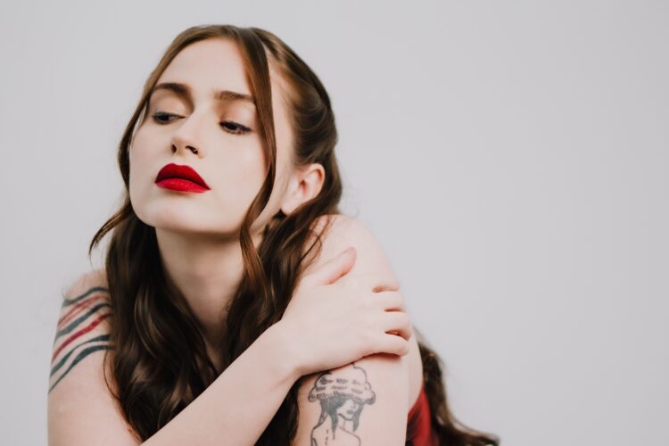 Carolina Severo lança “Depois de Mim”, single autoral que une pop e brasilidade em clima leve