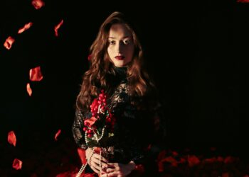 Carolina Severo transforma emoção e vulnerabilidade no novo single “Velho Vinho Doce”