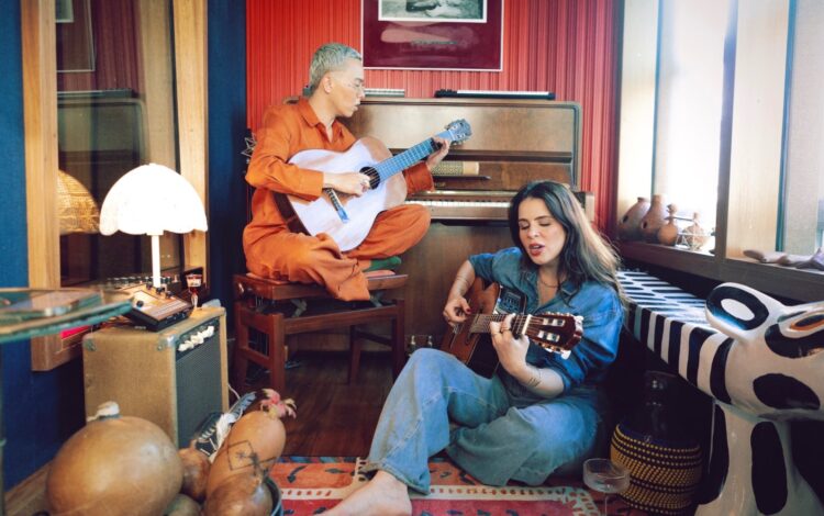 Mariana Volker e Maria Gadú lançam “Não Quero Te Querer”