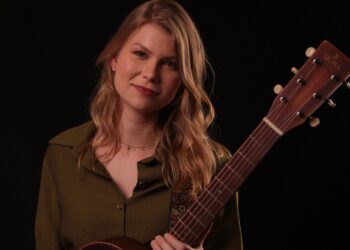 Vicka apresenta “Entre a Calma e a Loucura”, álbum que explora dualidades e amadurecimento