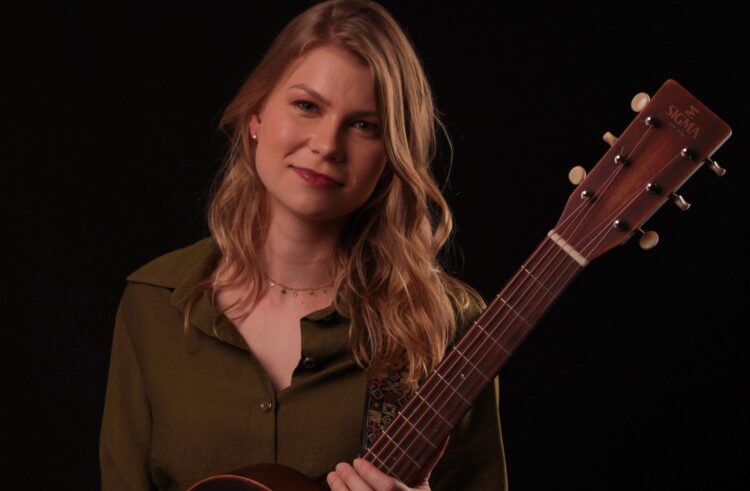 Vicka apresenta “Entre a Calma e a Loucura”, álbum que explora dualidades e amadurecimento