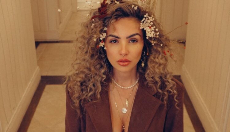 Kia Sajo lança “Cores Quentes”, faixa que transforma a fuga em reencontro