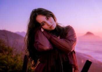 Com influência dos anos 80, Beatrice estreia o visceral single “Instinto Incontrolável”