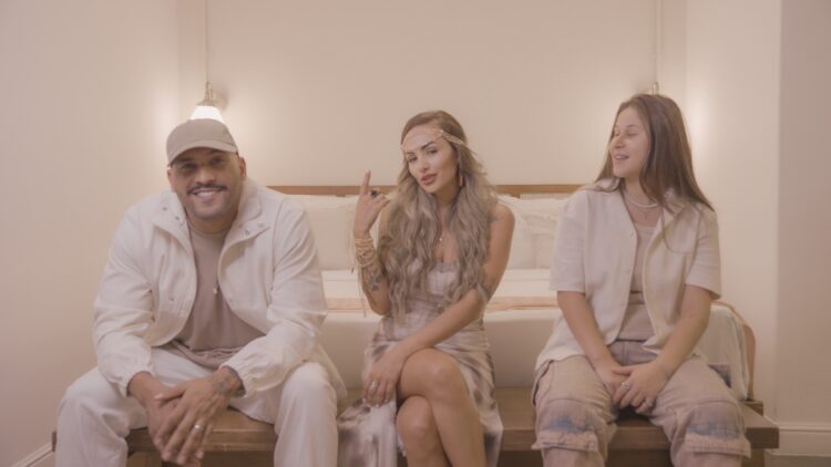 Kia Sajo e o duo carioca Almar se unem no novo single “Tarot”