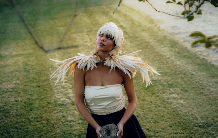 Dora Sanches celebra a natureza e o movimento com o novo single “Passarinho”