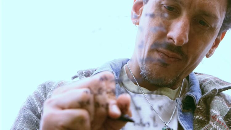 Argentino Demián Ismael lança clipe de “Algo Para Escuchar”, faixa que integra seu recente álbum