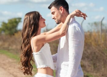 Agus Bernasconi e Yami Safdie lançam “Besos en Pausa”