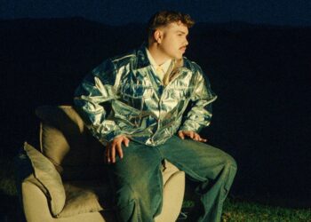 “Saber que ajudou alguém vale mais que números”: VINI POP exalta o feedback do público após lançar duas versões de single