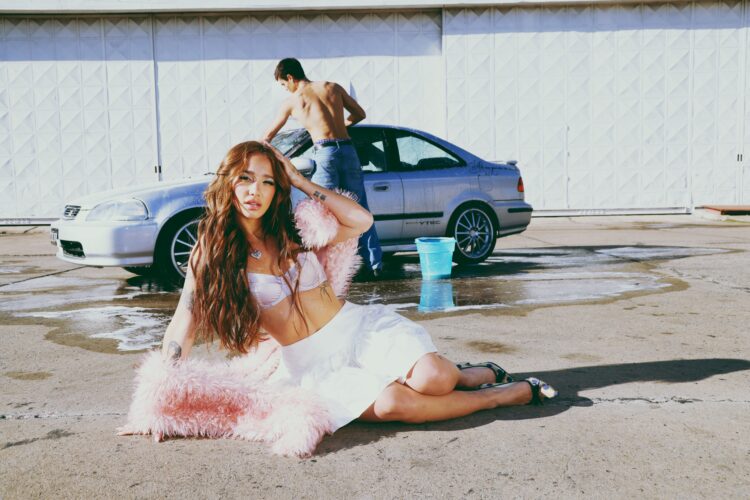 Ángela Torres lança novo single e videoclipe “torpe”