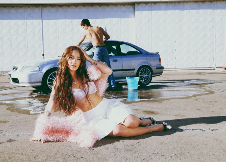 Ángela Torres lança novo single e videoclipe “torpe”