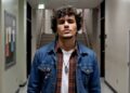 Conhecido pelo viral “Carioca Girls”, Max Lewis retorna se transporta para o filme “Clube dos 5” em novo videoclipe gerado por IA