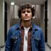 Conhecido pelo viral “Carioca Girls”, Max Lewis retorna se transporta para o filme “Clube dos 5” em novo videoclipe gerado por IA